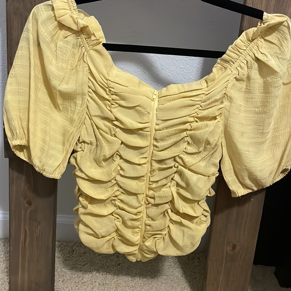A7 - 362 Vestique yellow ruched sunshine state of mind top size medium - Picture 10 of 15